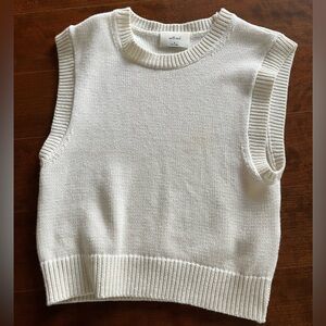 Aritizia wilfred cream sleveless vest